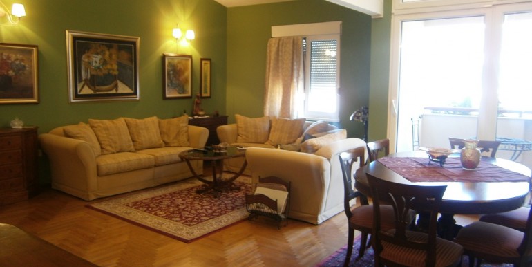 image-6527300443a329ca0ee870f9f549128b83eefd5322c8bad1a68ad32fab7c8c82-V