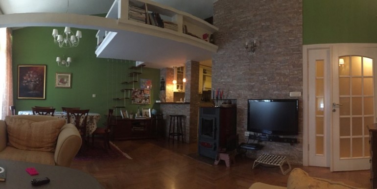 image-916da5fc1d5320b2e58e682330f275837c04fdbf66eae2fc267cd9b0833ab597-V