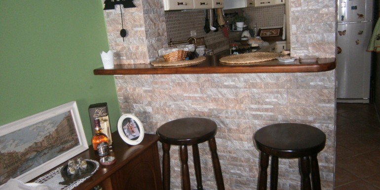 image-e47367a2093016d0b204705c8c8e7be46b241841b71ba5ff067909517e6cc49f-V