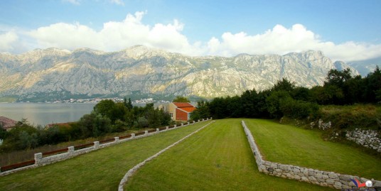 370m2 Vila for sale, Kotor – Prčanj, 100m from the sea, 1650m2 garden
