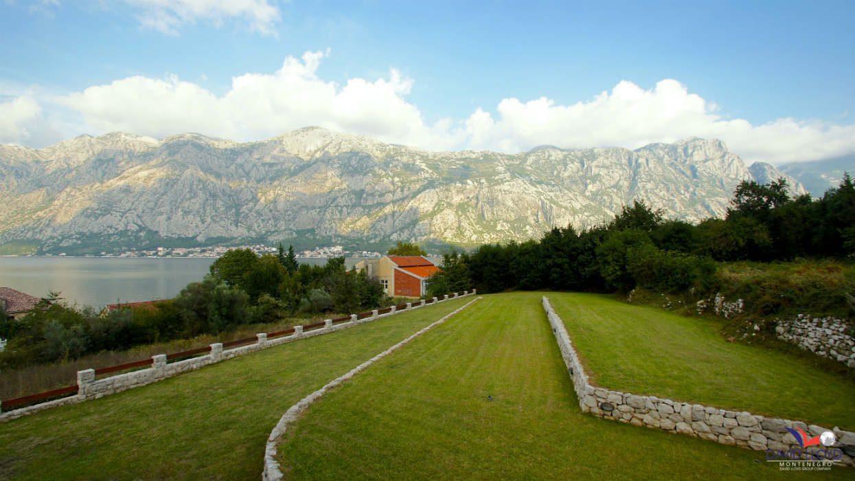 Vila na prodaju, 370m2, 1650m2 bašta, Kotor – Prčanj, 100m od mora