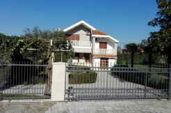 House for rent – 250m2 – garden 1500m2 – swimming pool
